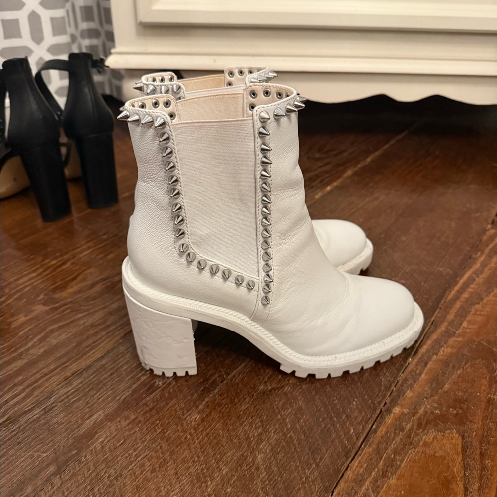 Jessica Simpson White Studded Ankle Boots Chunky Heel Lug Sole Size 9.5